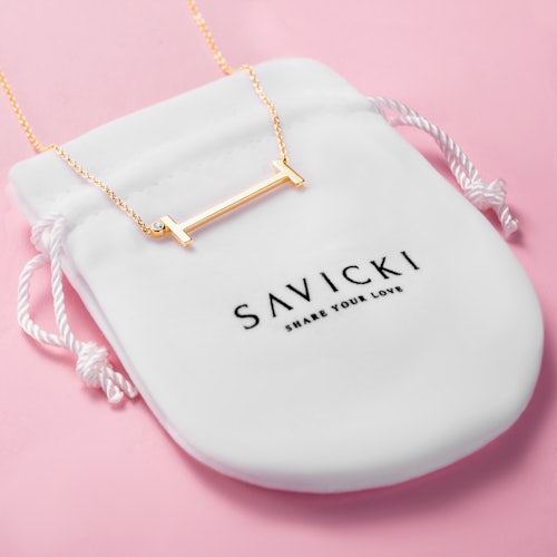 Naszyjnik celebrytka litera I Savicki: srebrny pozłacany, biały szafir